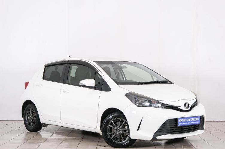 Автомобиль в рассрочку в Красноярске - Toyota Vitz 2016 года в Красноярске купить за 929000 рублей. 86807, Toyota Vitz 2016 года в Красноярске