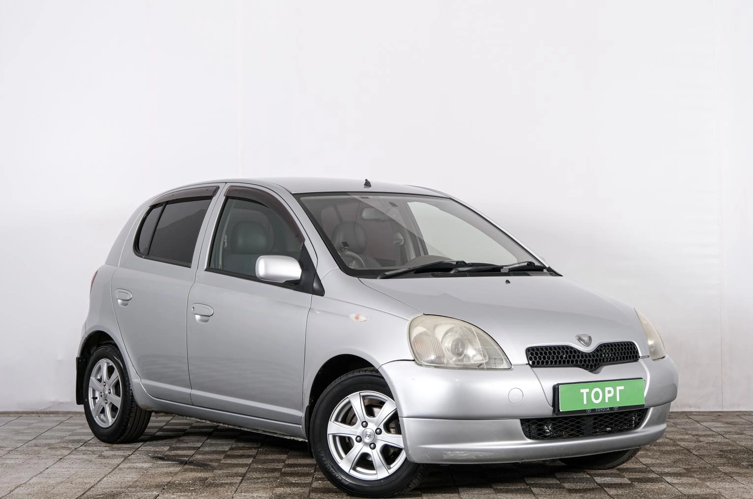 Автомобиль в рассрочку в Красноярске - Toyota Vitz 2001 года в Красноярске купить за 469000 рублей. , Toyota Vitz 2001 года в Красноярске