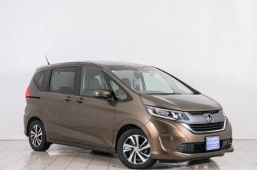 Каталог автомобилей в рассрочку в Красноярске - страница 2, Honda Freed 2016 года в Красноярске